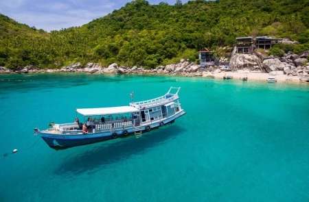 AquaTao : Notre bateau Bateau d'AquaTao sur l'eau à Koh Tao pendant prêt une sortie plongée et snorkeling