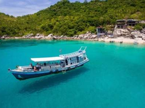 AquaTao dive boat preparing for a scuba diving trip at Koh Tao