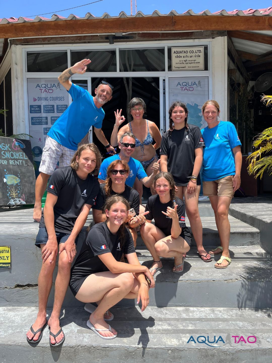 Group with the AquaTao team in front of the shop